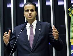 Deputado Lucas Gonzalez quer acabar com 13º salário